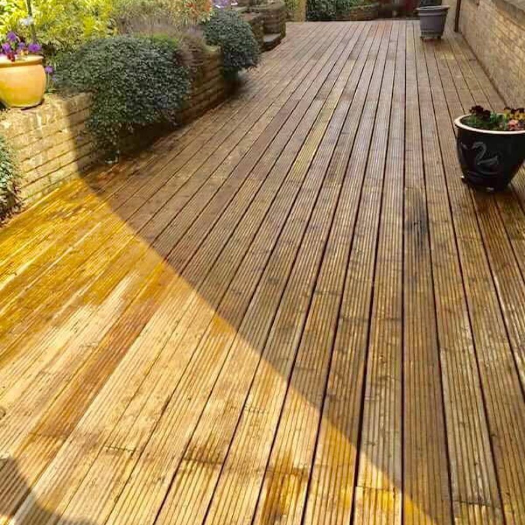 cleaning doctor decking outdoor cleaning service